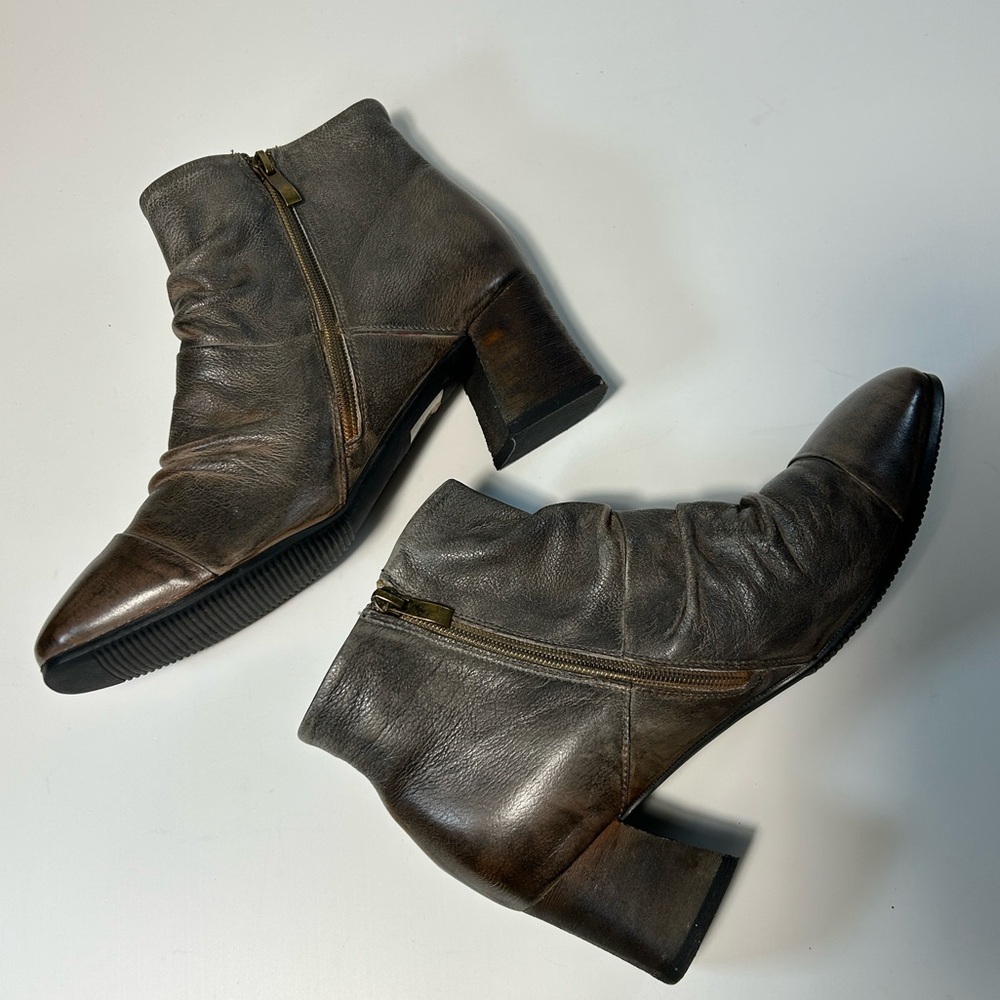 L'ATISTE Textured Brown Ankle boots L'Artiste size 42 10.5 11 Melanie bootie’s